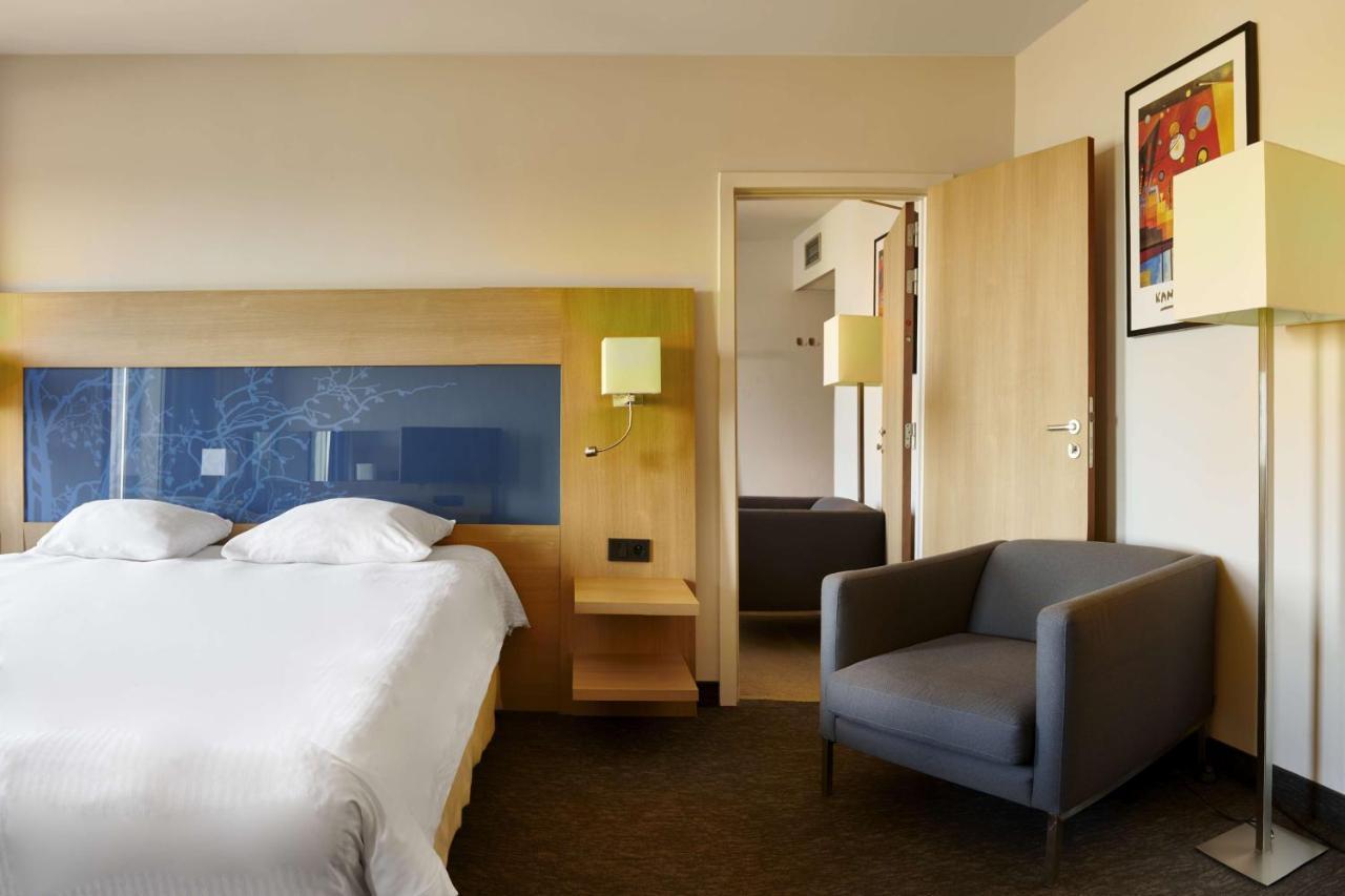 Park Inn By Radisson Liege Airport Grace-Hollogne Exterior foto